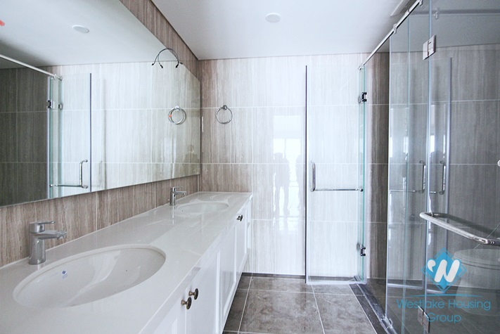 A magnificent 4 bedroom apartment for rent in De L’Roi Soleil